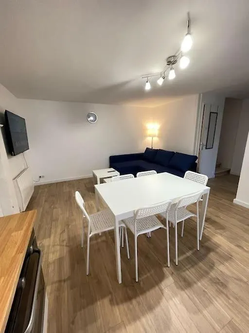 Holiday home Charmante Maison A Evran Proche Dinan Et St Malo. France