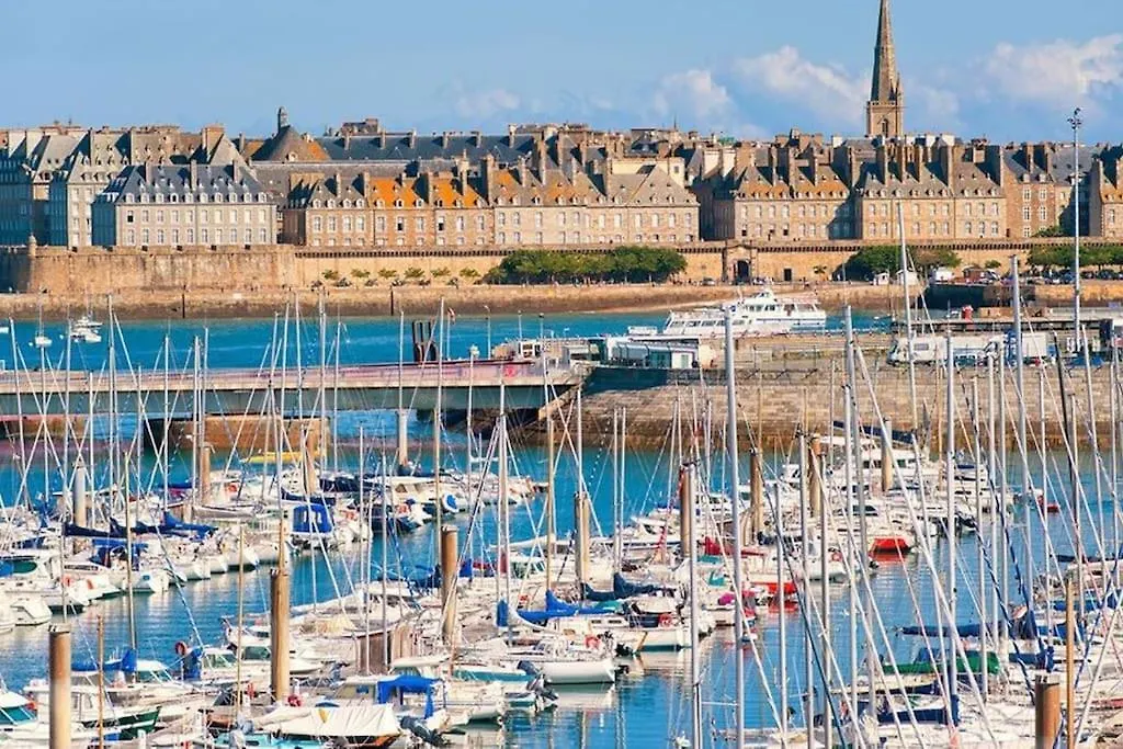 Holiday home Charmante Maison A Evran Proche Dinan Et St Malo.